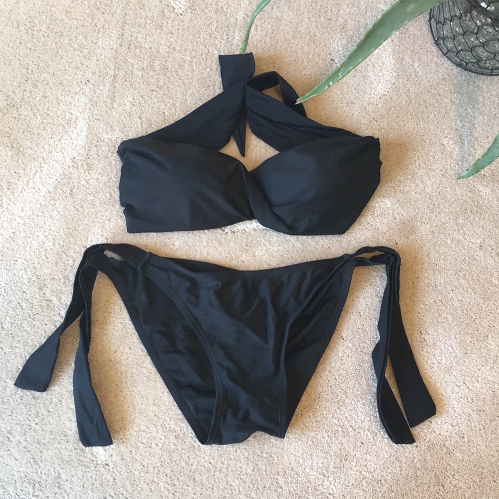 ⚡️4 for $25!⚡️ Black Bandeau Twist Bikini